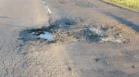Exigen al Municipio un bacheo urgente en la Ruta 80 y que gestione la repavimentación