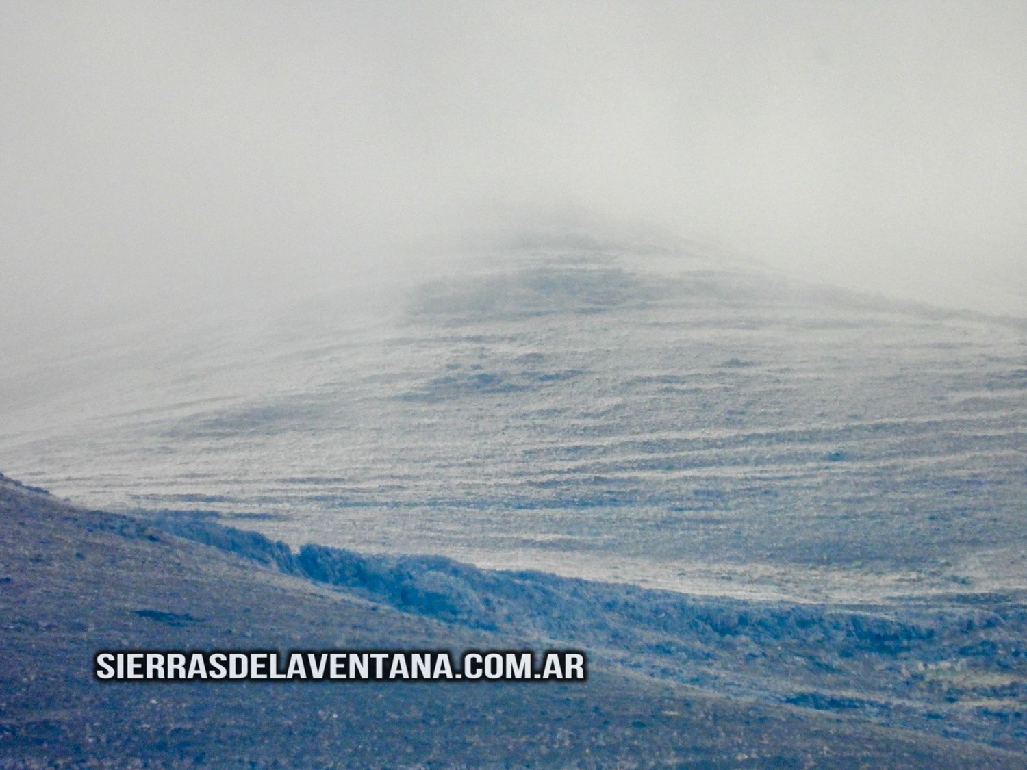 La nieve llegó a las cumbres serranas en Tornquist