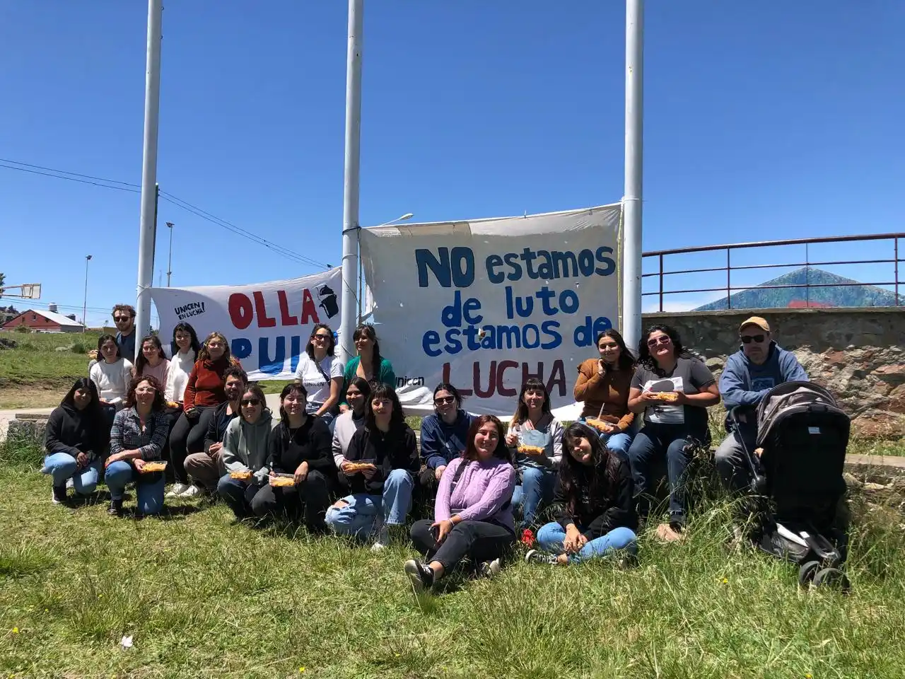 Olla popular en defensa de la universidad pública en La Movediza.
