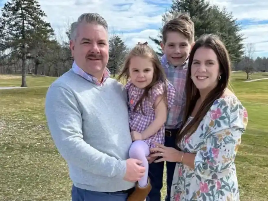 Emily Long mató a su esposo Ryan y sus dos hijos de ocho y seis años, Parker y Ryan. (Foto: gentileza The Sun).