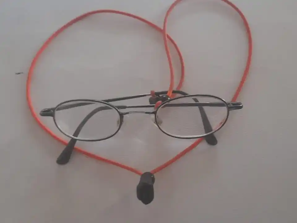 Hallaron lentes de aumento