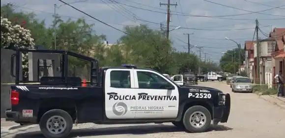 Por asesinar a golpes y navajazos a un joven de 22 años detienen a una pareja venezolana en México