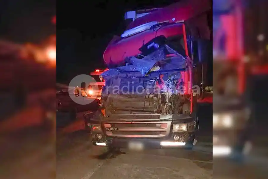 Violento accidente entre dos camiones en la Ruta 34 terminó, afortunadamente, sin heridos