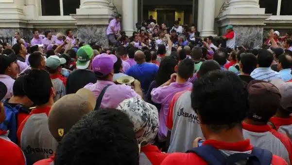 Camioneros protestaron en el centro ante 4 mil próximos despidos