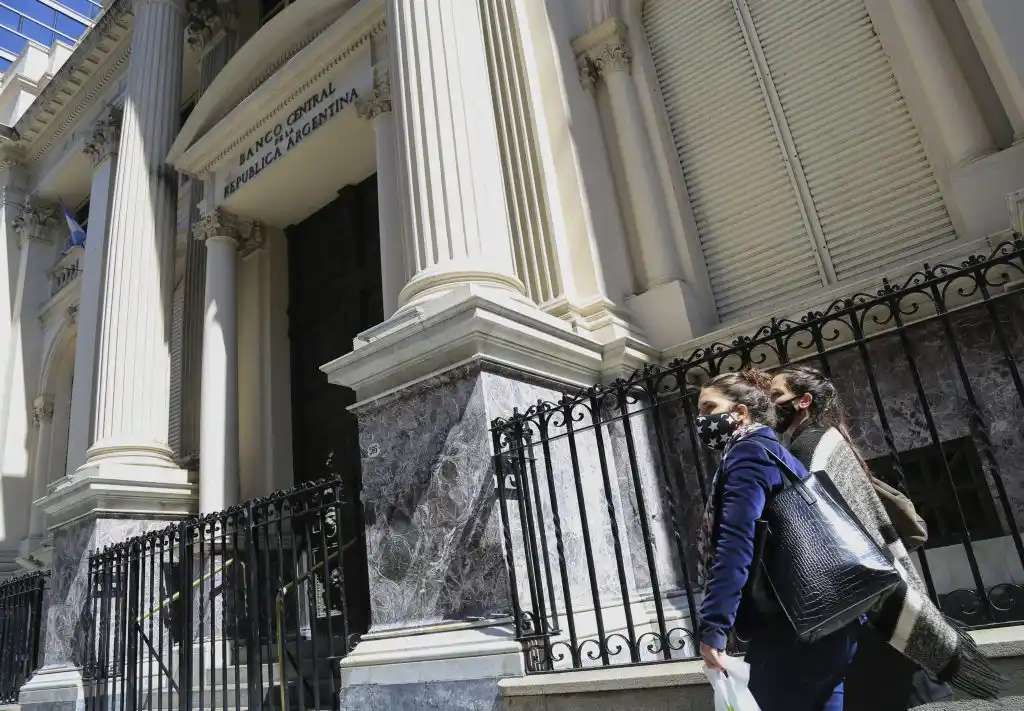 Quienes hayan cobrado parte de su salario con el ATP no podrán comprar dólar ahorro