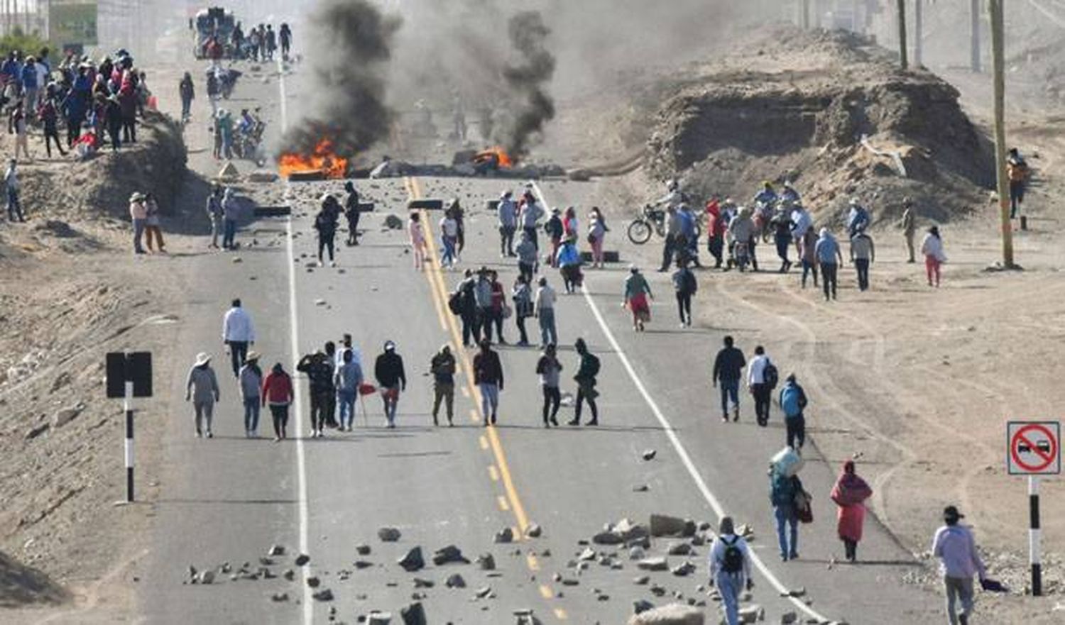 Más de 80 bloqueos en Perú en protesta contra el Gobierno