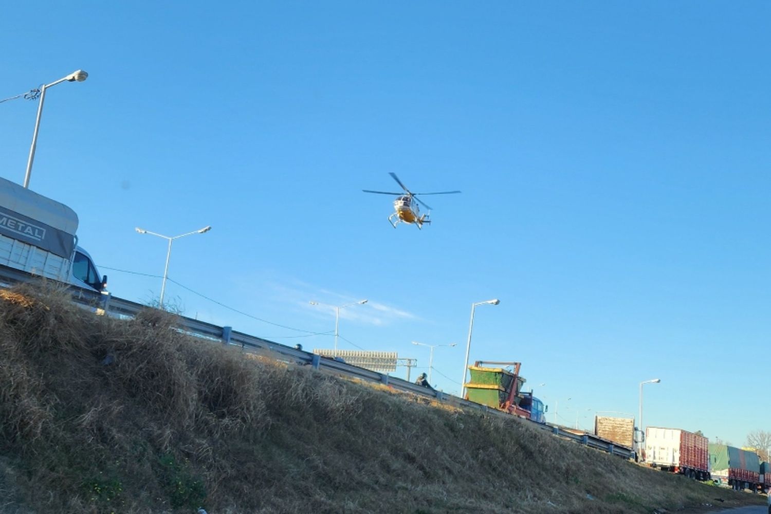 Otra vez Circunvalación: atropellaron a un peatón y fue trasladado en helicóptero al hospital