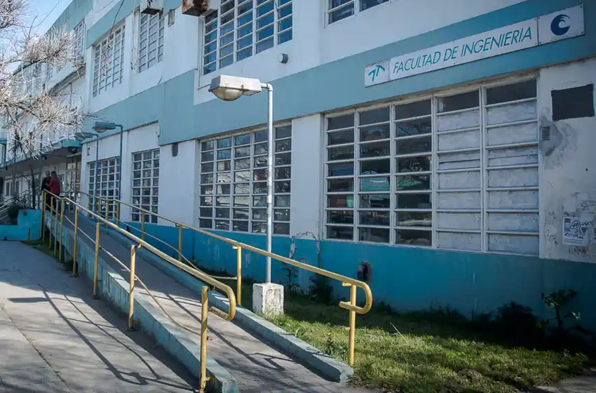 Firman el contrato para construir la nueva Facultad de Ingeniería