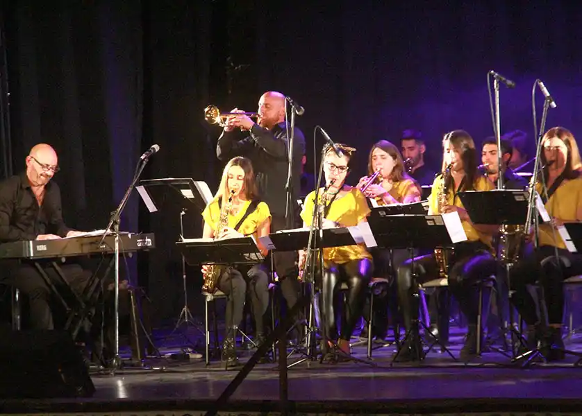 A sala llena. Concierto de gala en el París