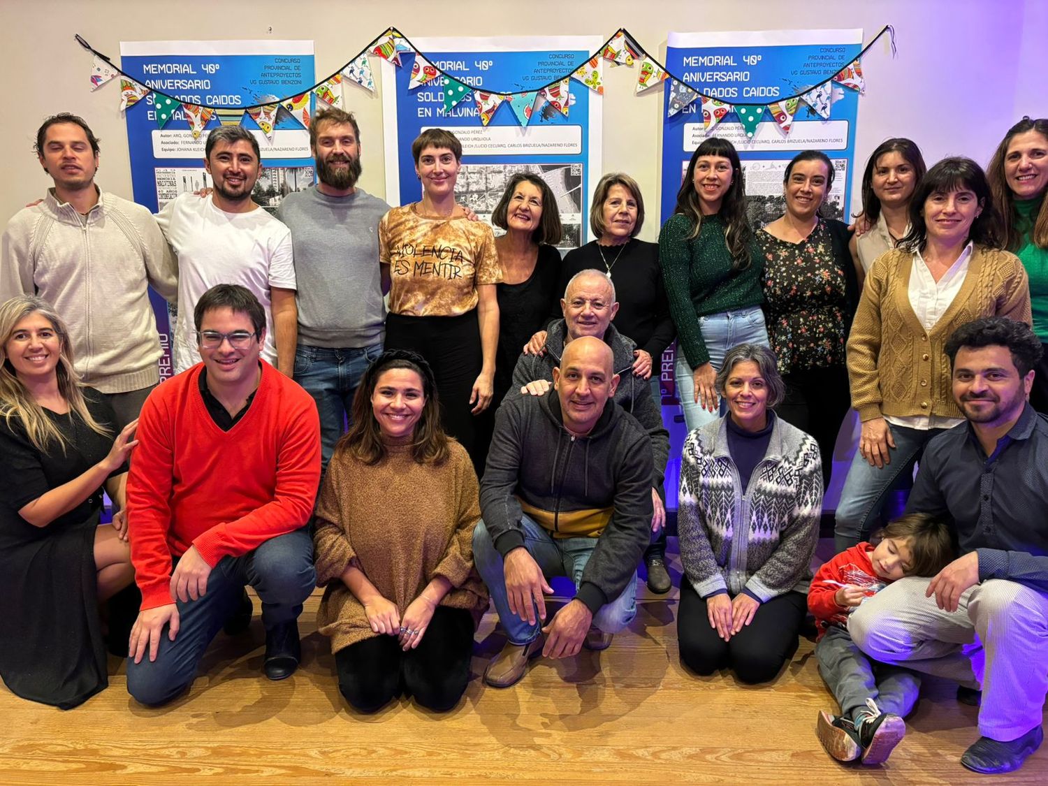 Todo el grupo. Listos para aprender y volver a bailar