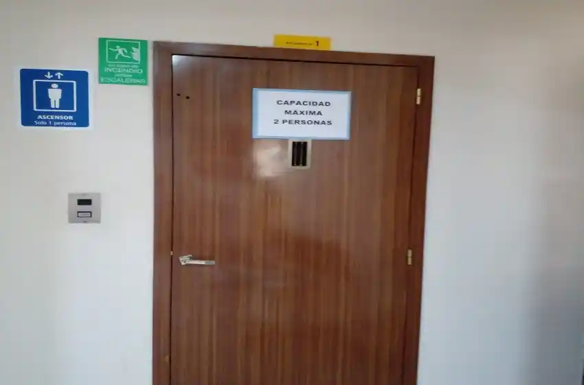 La AJB denuncia la falta de funcionamiento de ascensores en el Juzgado Civil y Comercial N°15