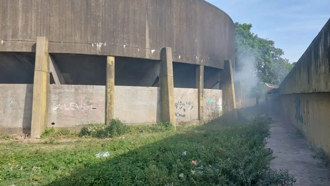 Sigue el fuego en la exdepuradora: nueva salida de Bomberos