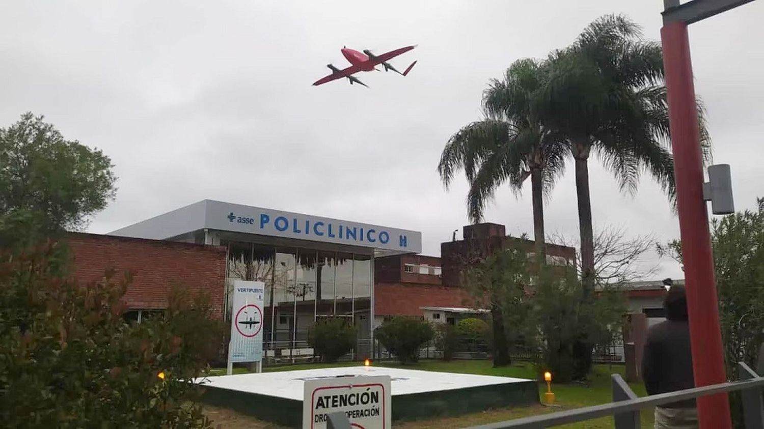 Un hospital utiliza drones para trasladar leche materna: “Cuando en Europa llevan bombas, acá salvan vidas”