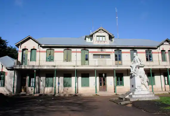 Denuncian falta de calefacción e irregularidades alimenticias en la Escuela Granja