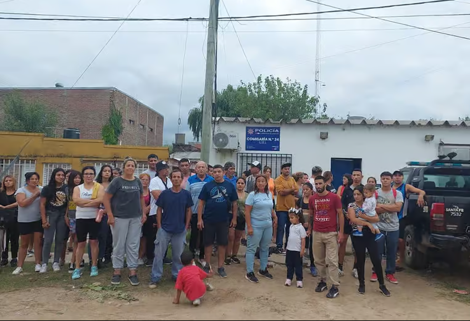 Se vivieron momentos de tensión frente a la Seccional policial.