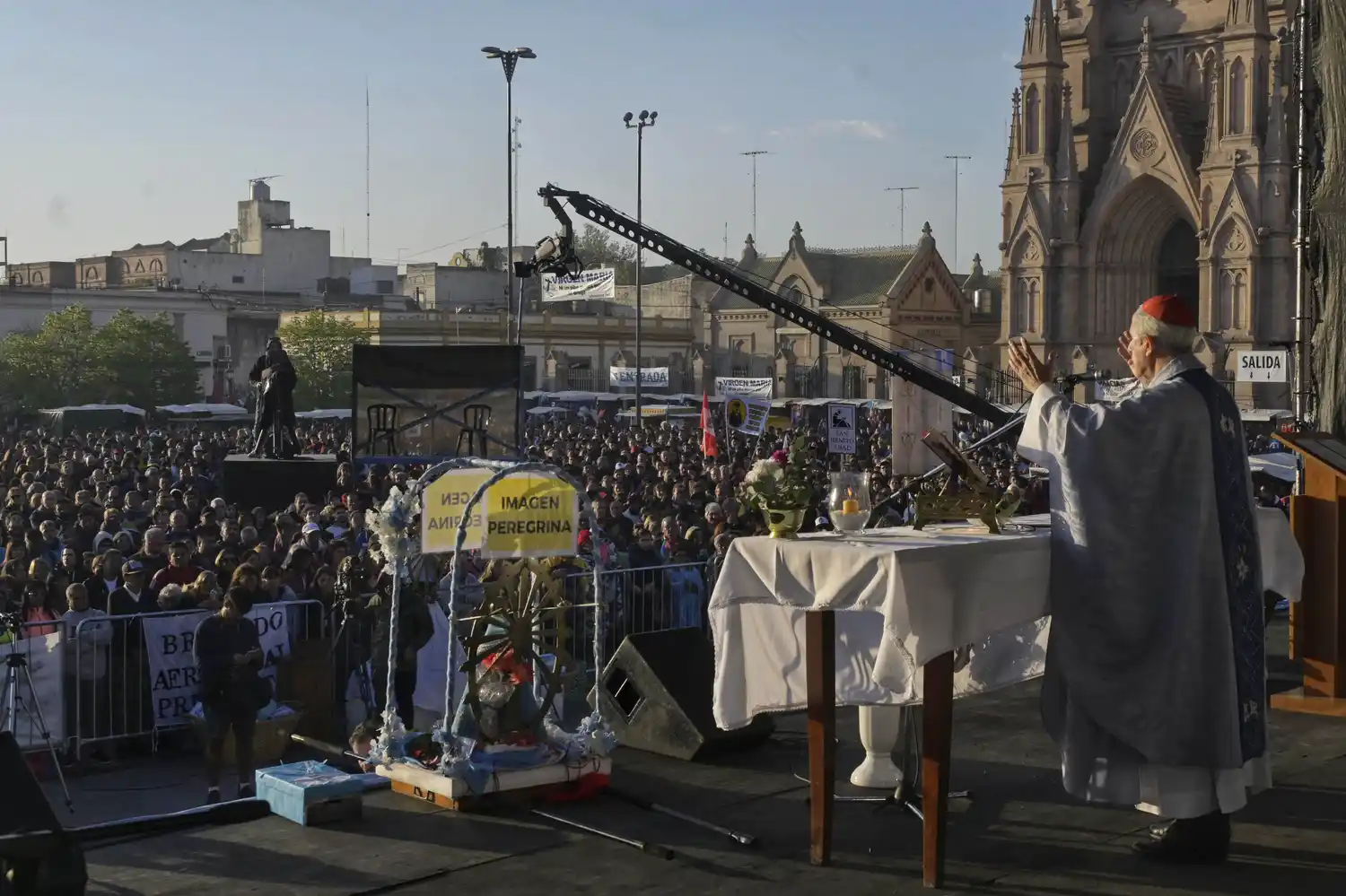 Una multitud llegó a Luján y Mario Poli pidió "encontrar la paz necesaria para unirnos como pueblo"