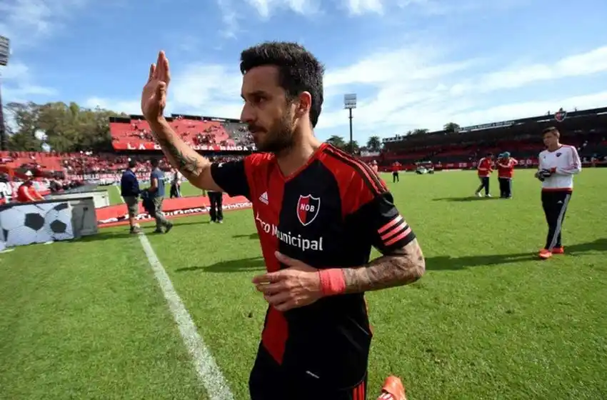 Con lapicera en mano: Newell’s hará oficial esta semana la vuelta de Nacho Scocco