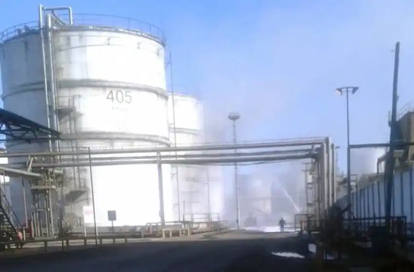 Fuerte incendio en un muelle de la planta Vicentin de San Lorenzo