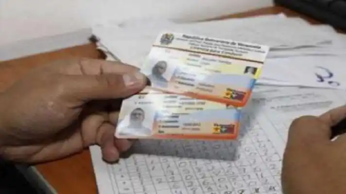 LA MAFIA QUE FALSIFICA LICENCIAS de conducir venezolanas tiene en jaque a la Policía de España