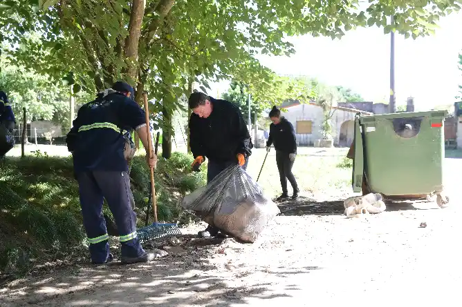 Limpieza y saneamiento en los barrios: el Municipio refuerza tareas y convoca al compromiso vecinal
