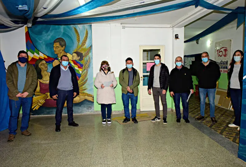 Marini con representantes de distintas instituciones