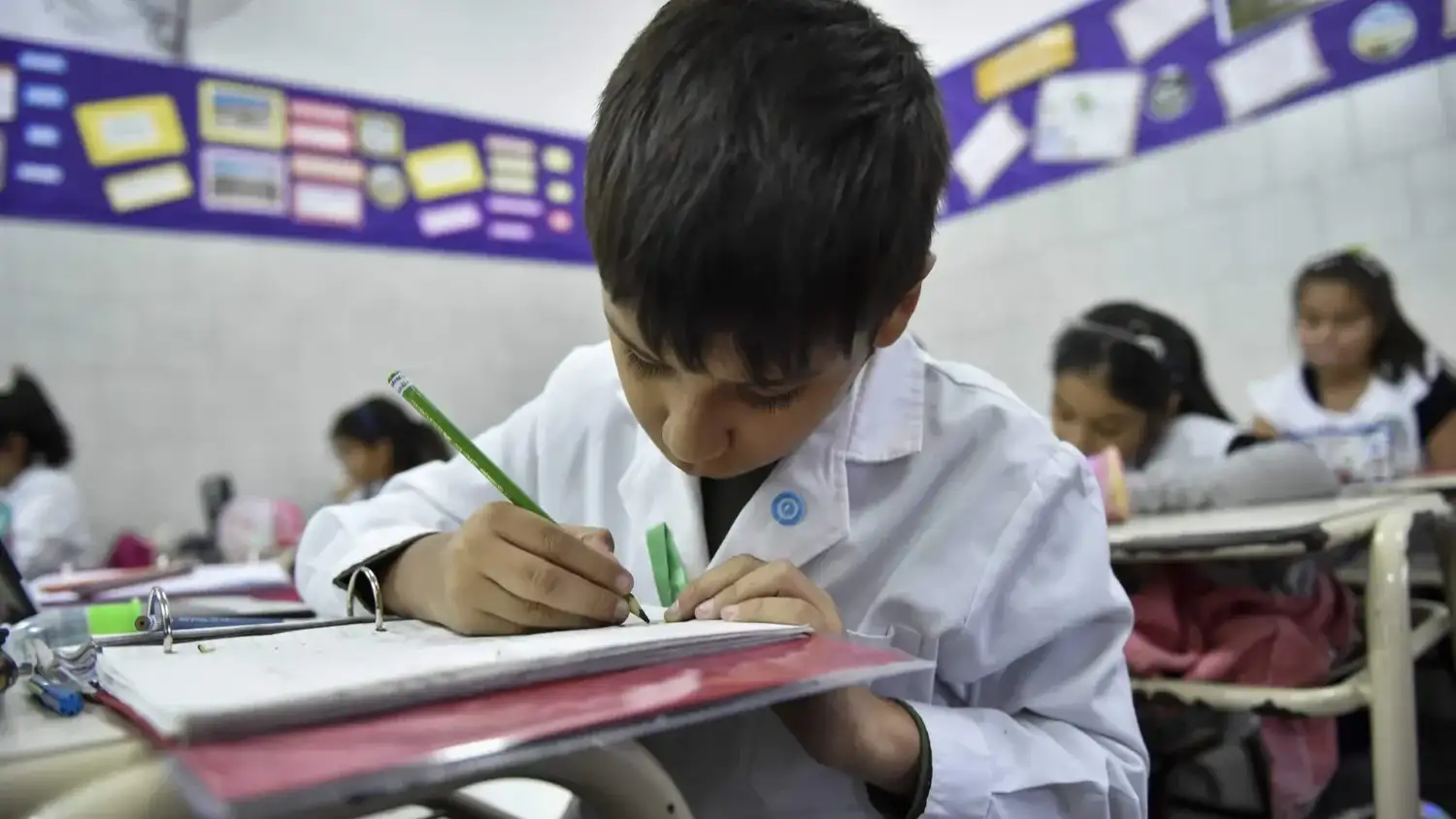 Entre Ríos oficializó el aumento docente: el salario mínimo de bolsillo quedó en $850.000