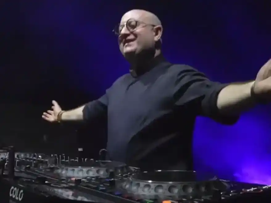 Guilherme Peixoto, conocido internacionalmente como el “cura DJ”.
