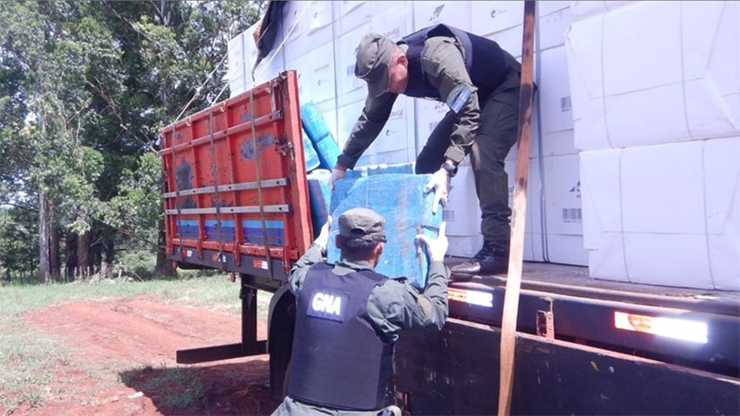 Incautan casi 5.000 kilos de marihuana en un camión que circulaba por la Ruta 14