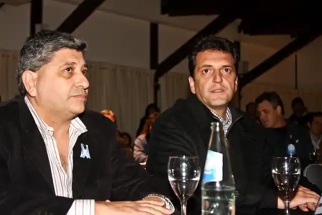 Desde el massismo aseguran que Scioli "pinta la Provincia de naranja, pero no paga la luz y el gas de las escuelas"