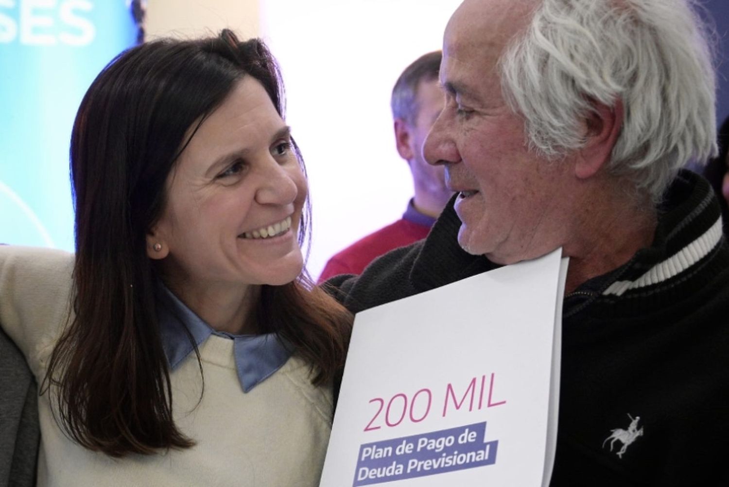 En Mar del Plata, Raverta entregó la jubilación 200 mil por el Plan de pago de deuda previsional