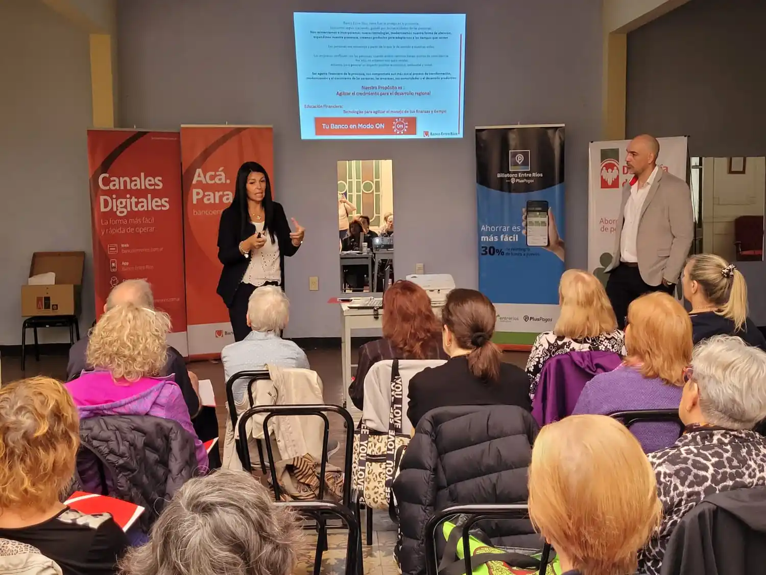 Educación Financiera: capacitaron a adultos mayores de Paraná en el manejo de finanzas y prevención de fraudes