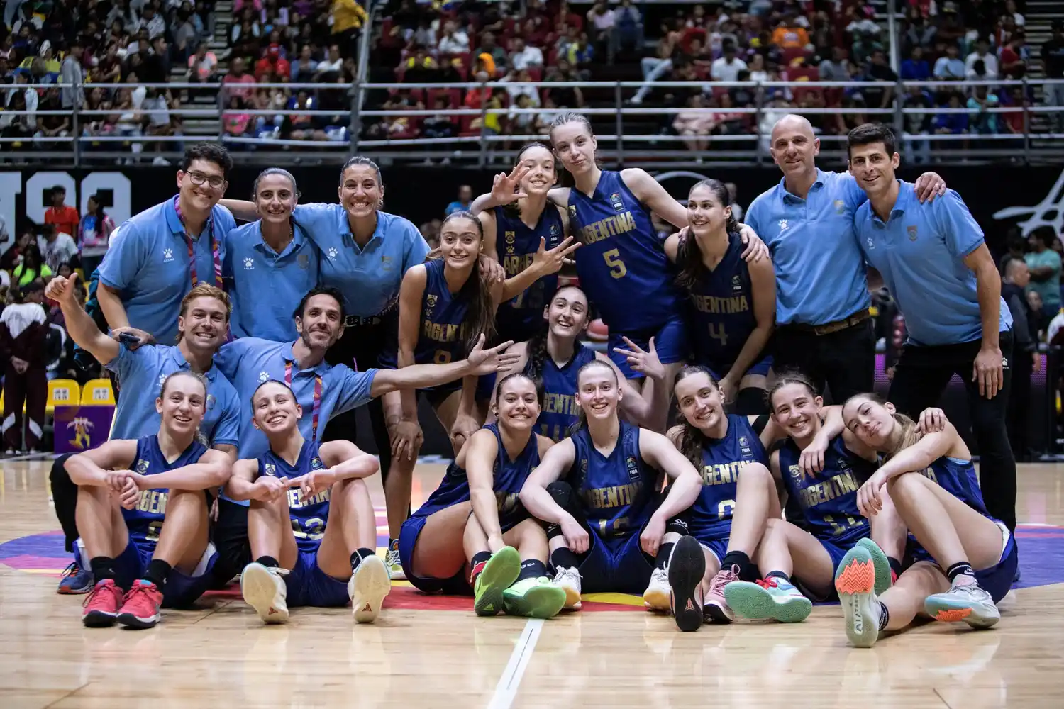 El equipo que dirigió Daiana Di Benedetto y se llevó el bronce en el Sudamericano. (Foto: FIBA)