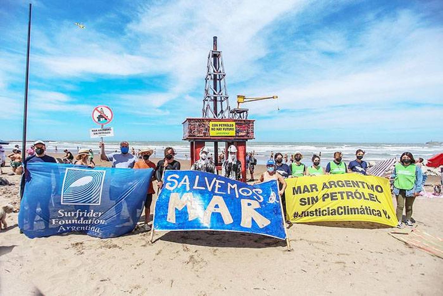 El reclamo por un Mar Argentino sin petróleo recobra fuerza de cara a la temporada alta