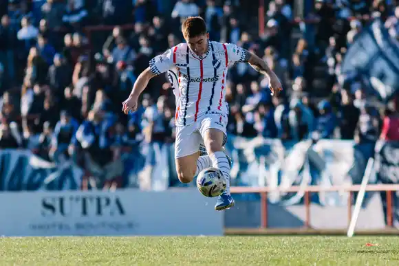 Alvarado quiere aprovechar la fecha pendiente para buscar aire