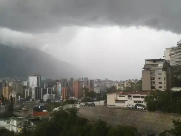 ¡ATENTOS! Inameh advierte que se acercan tres ondas tropicales a Venezuela