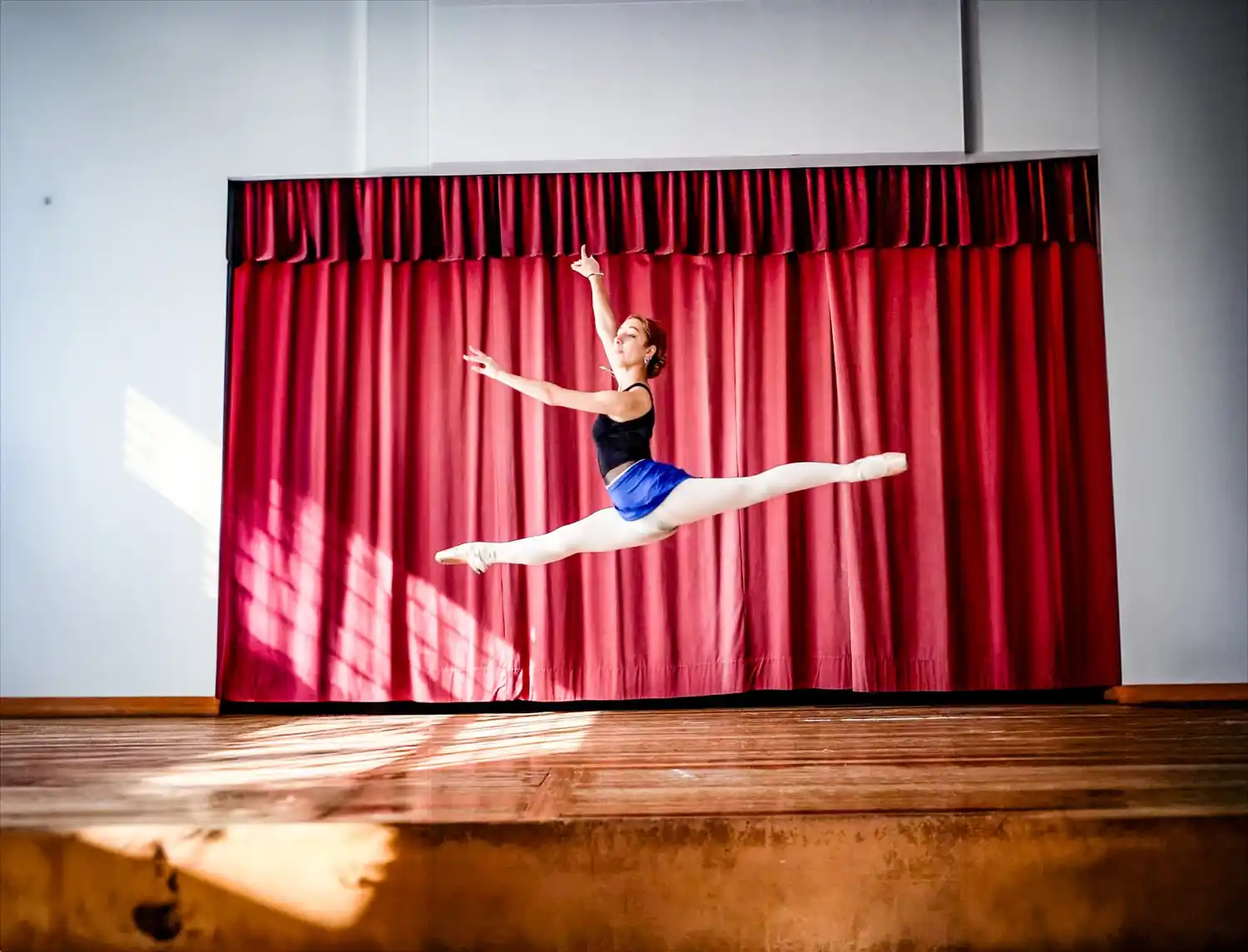 La Escuela de Danzas Norma Fontenla ofrece la Tecnicatura y el Profesorado en Danzas Clásicas y Contemporáneas.