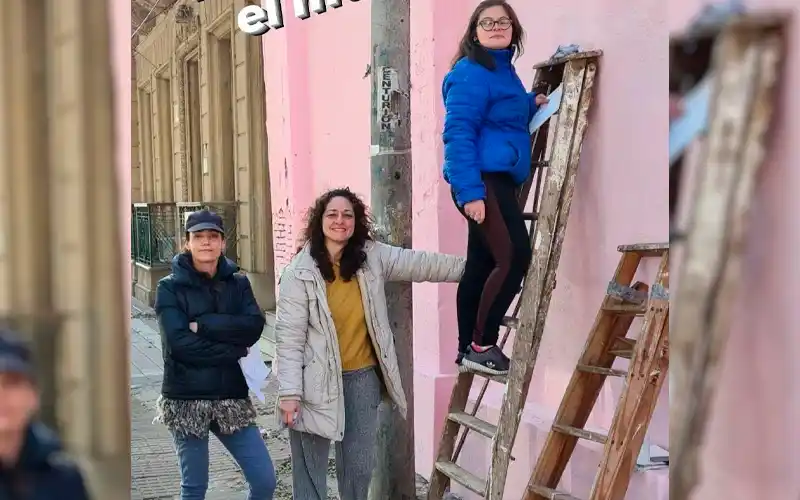 Lalcec comenzó con el mural de #OctubreRosa