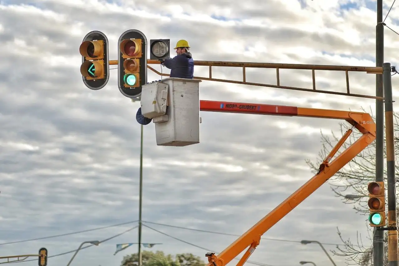 El Municipio coloca decrementadores en todos los semáforos de la Ciudad