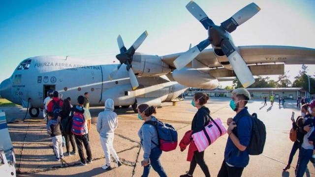 “POR AHORA LOS REGRESOS DE ARGENTINOS VARADOS EN EL EXTERIOR ESTÁN SUSPENDIDOS”