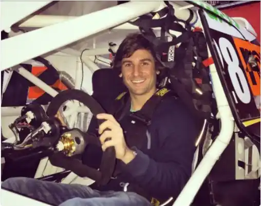 Juan Bautista probó butaca del Torino de Emilano Spataro