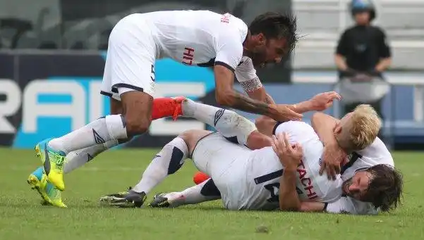 Vélez se lo dio vuelta a Defensa y respira