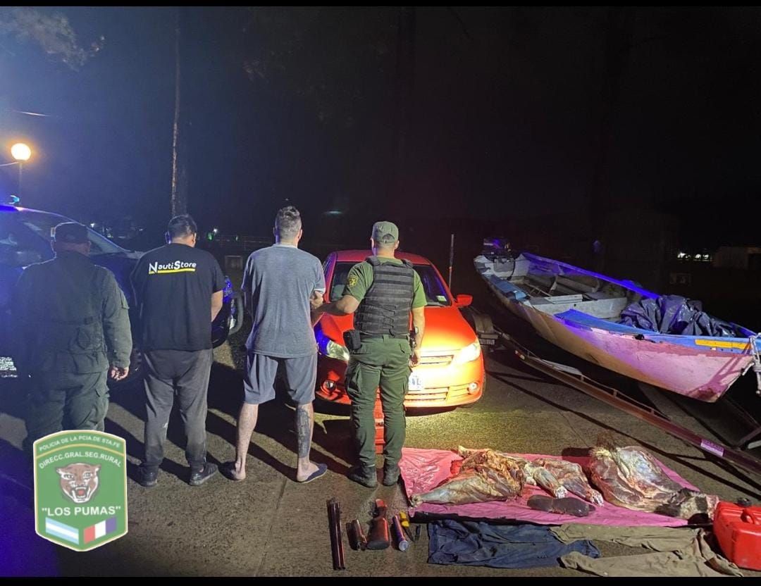 Secuestraron carne, armas, una piragua, y allanaron domicilios y una carnicería