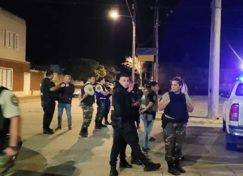 El operativo montado en el domicilio (FOTO: Uno Arrecifes).