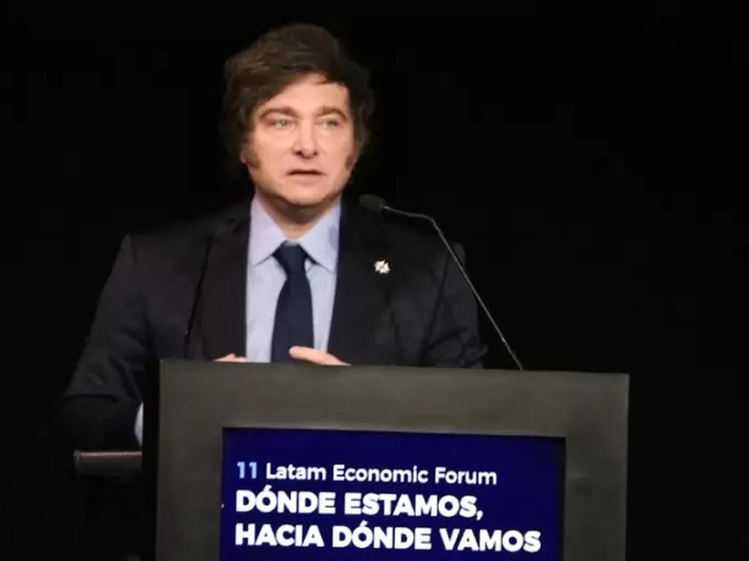 Milei dijo que por ahora el peso seguirá existiendo y "se usará para pagar impuestos"