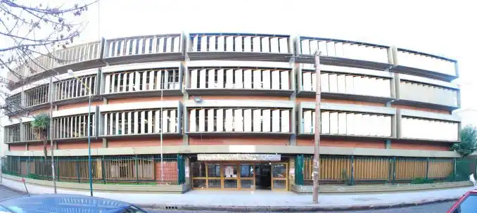 Una alumna cambió la botellita de agua al profesor y le puso veneno