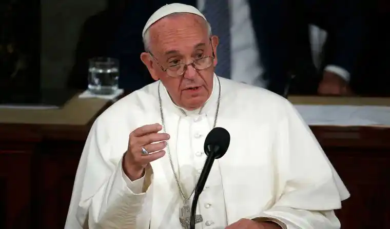 Coronavirus: el Papa rezó este domingo vía streaming