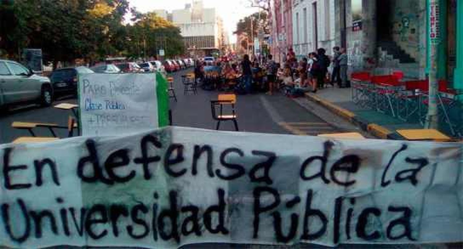 Docentes universitarios entrerrianos harán paro por una semana en mayo
