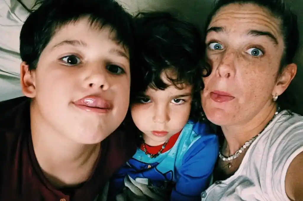 Juana Repetto junto a sus hijos