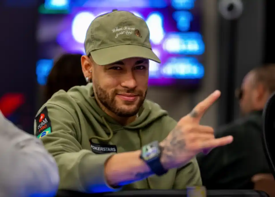 El lujoso reloj que utiliza Neymar para jugar al póker