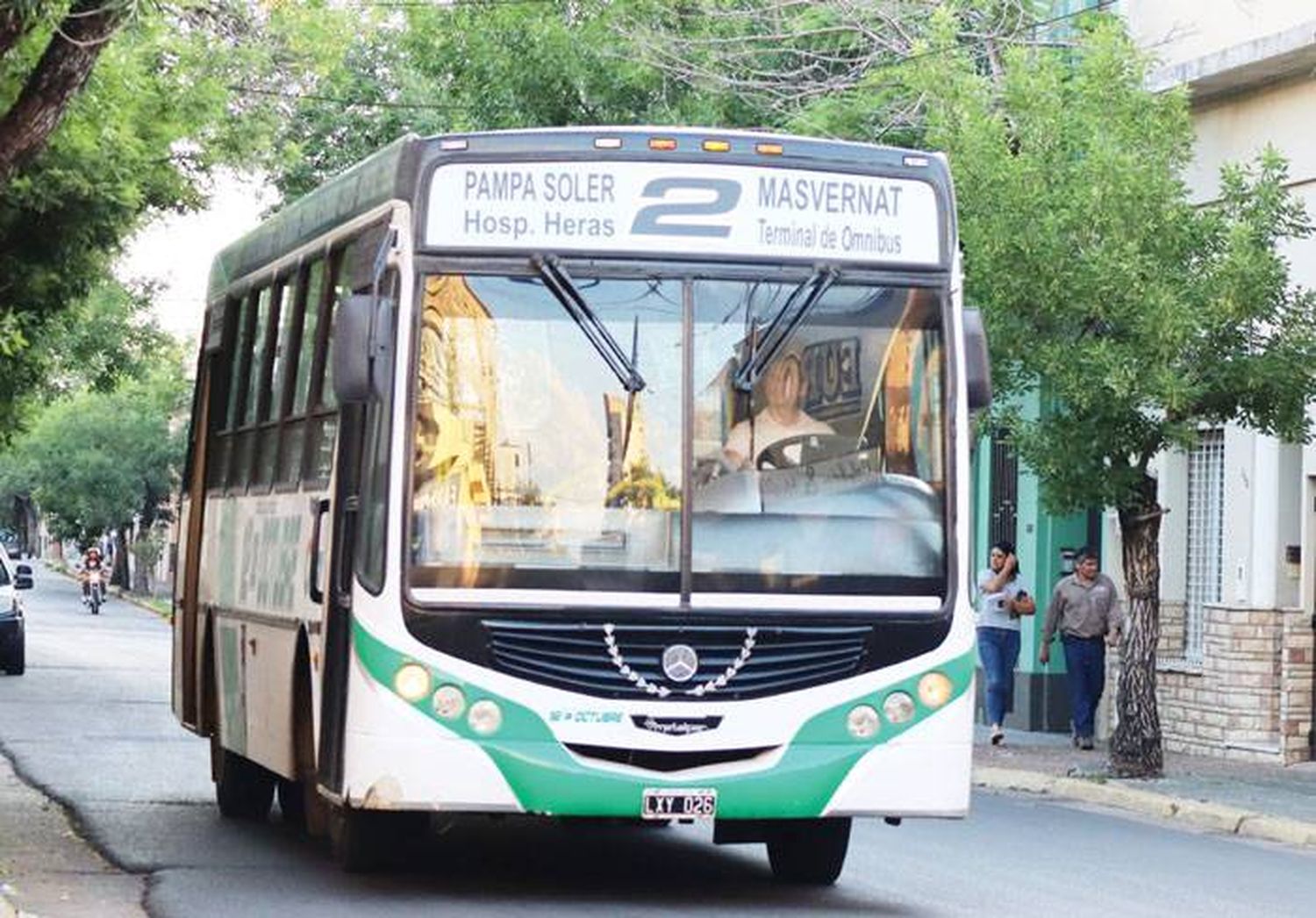 Los colectivos vuelven a  parar durante el partido  de semifinales